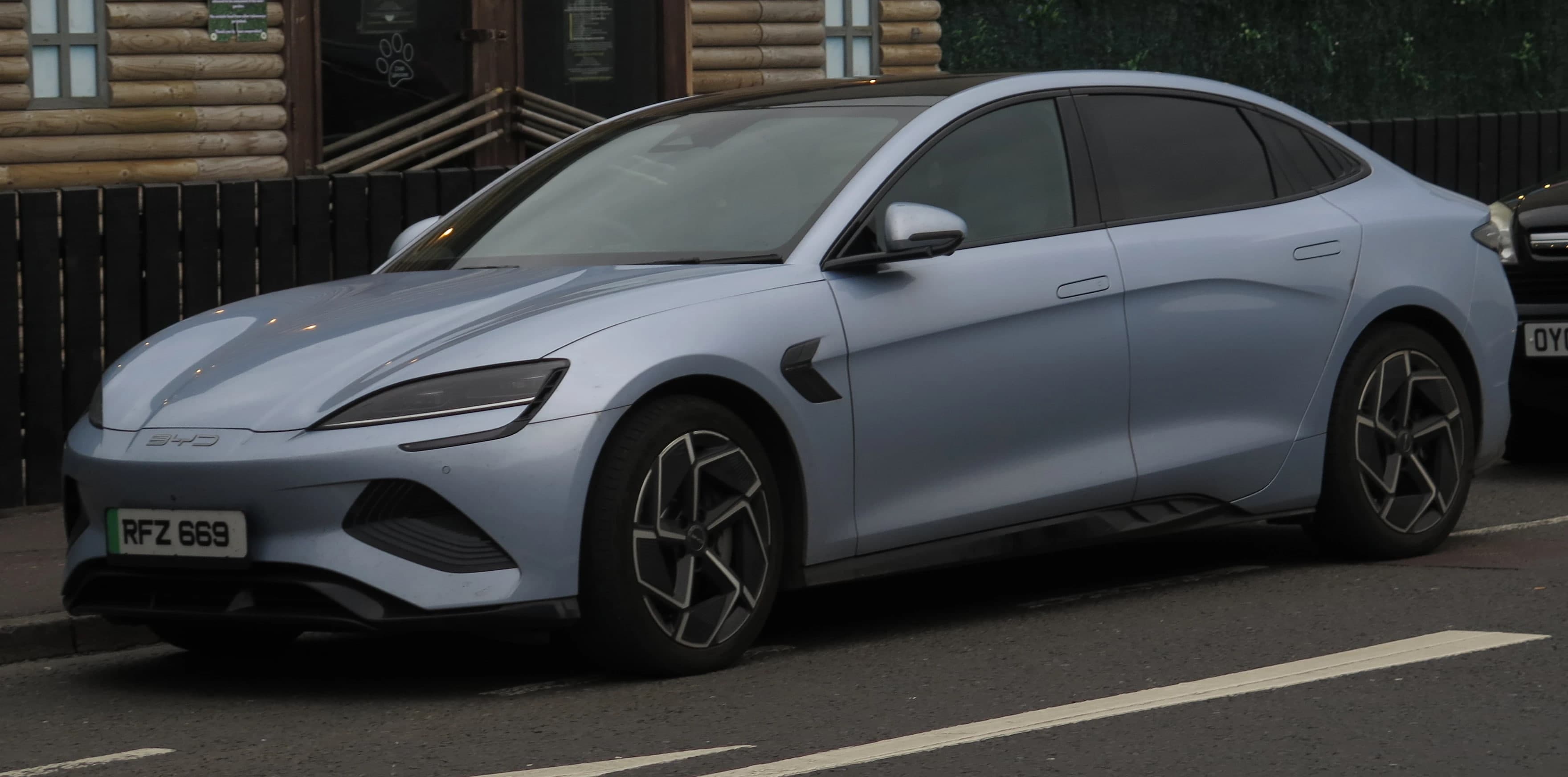 BYD Seal vs Tesla Model 3, Który chiński (?) sedan wybrać?